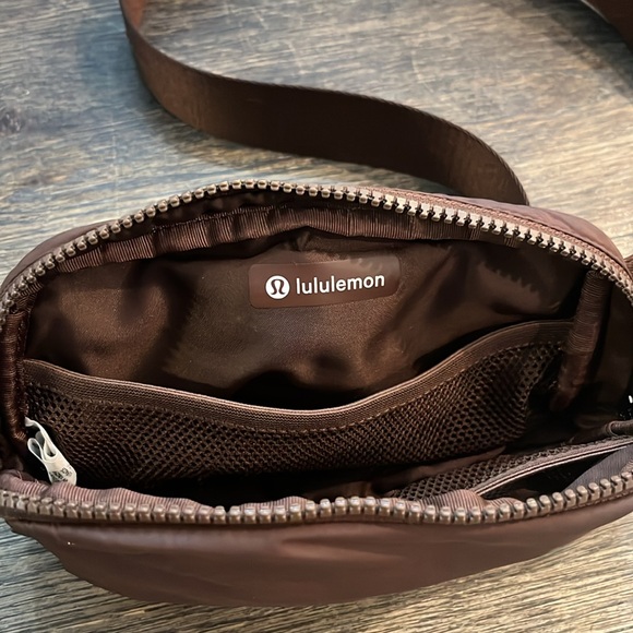 Lululemon crossbody bag - Picture 5 of 5